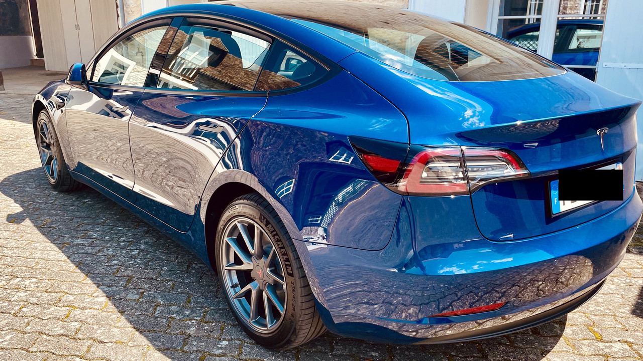 7A101090-290C-4D85-A392-9B4603CFD768_1_201_a