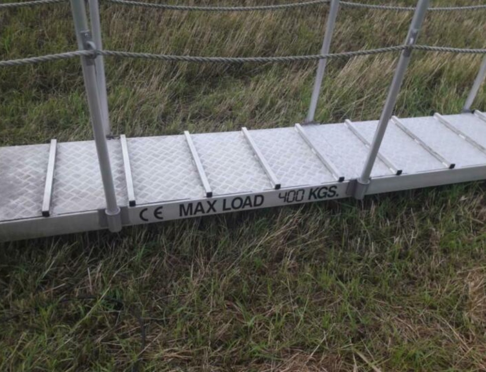 7AB449DC-55E5-42C5-B5F7-FC8BDA130404