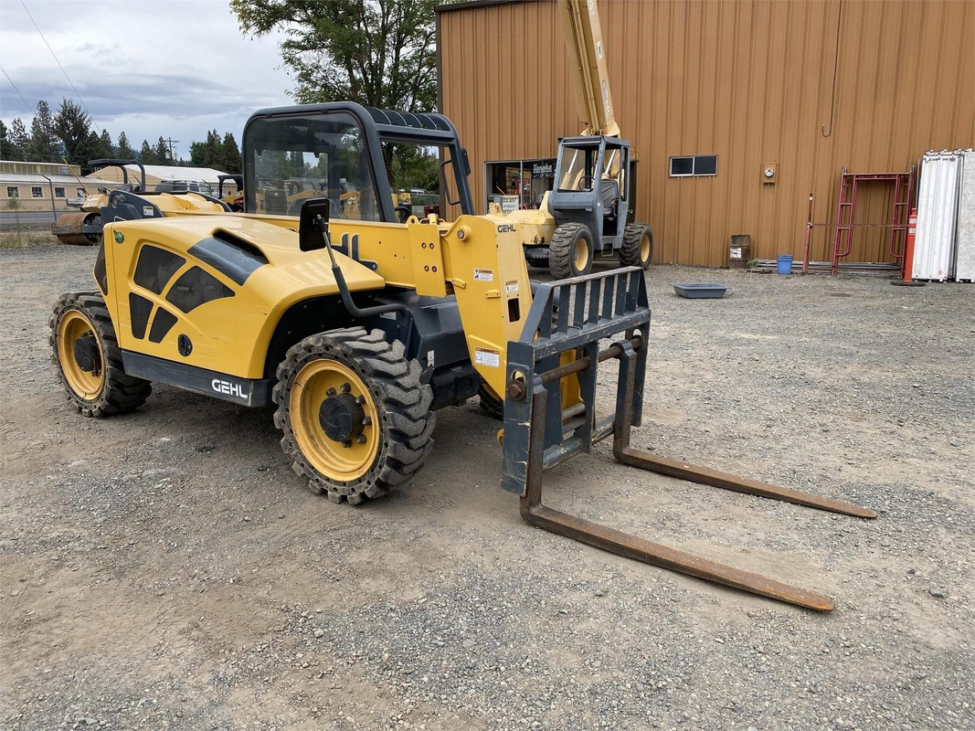 Caterpillar Backhoe Loader | Cabbed Backhoe Rental