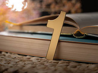 Металеві самоклеючі цифри – стильна дрібниця