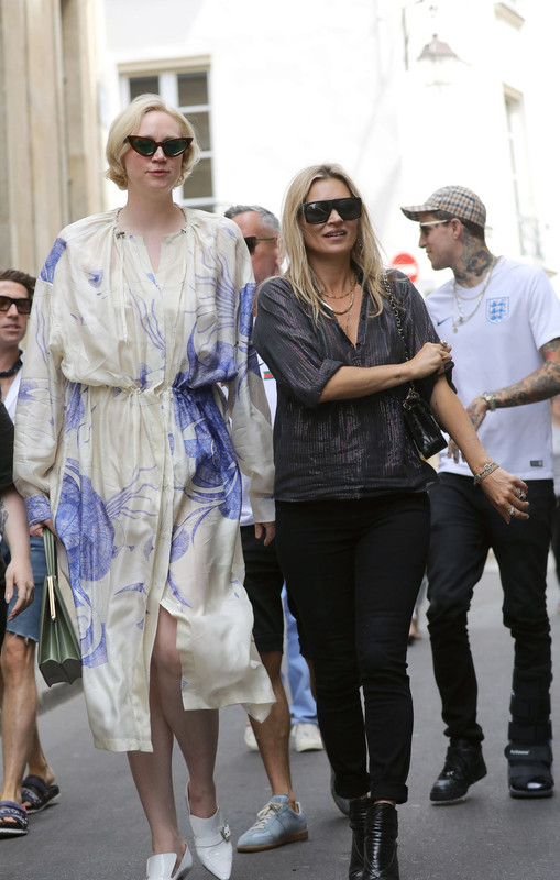 kate moss kelly osbourne and gwendoline christie out in paris 06