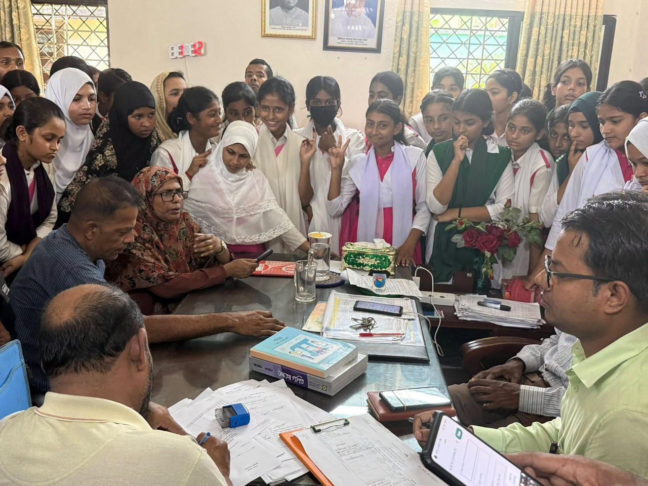 গৌরনদীতে শিক্ষার্থীদের হয়রানির অভিযোগে যুবকের ৩ মাসের কারাদণ্ড