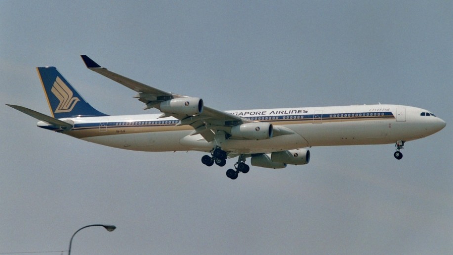 Singapore A340-300 9V-SJA