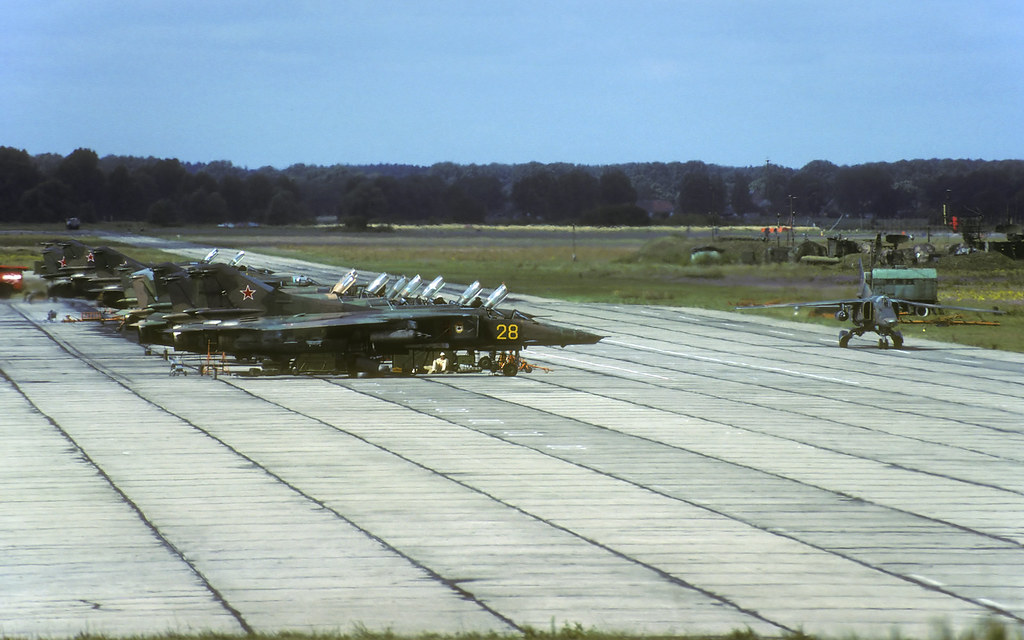 19 GvAPIB Mig-27D Yellow 28_61912560270  (3)