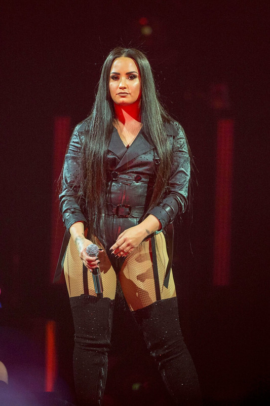 Demi-Lovato-23