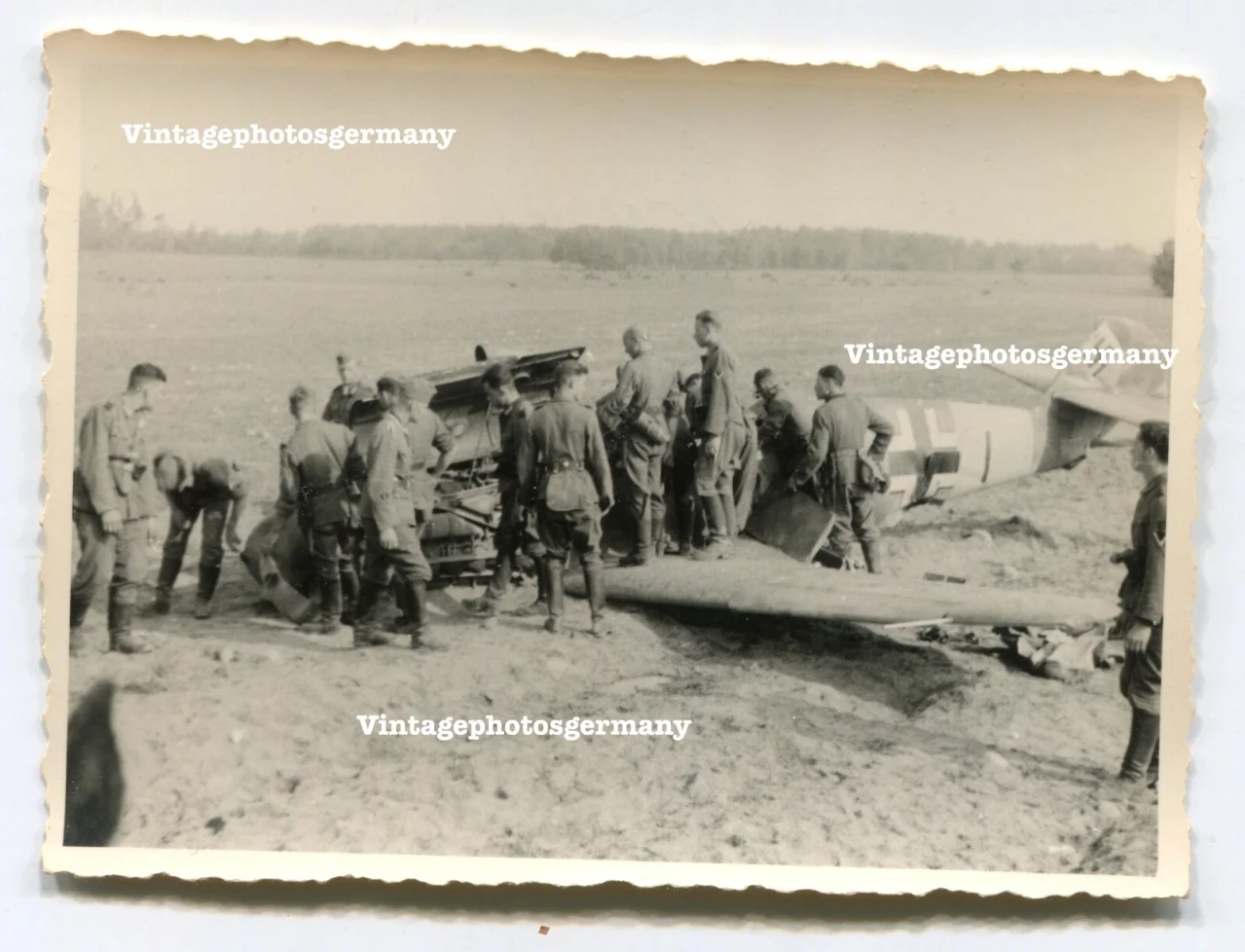 D1360 Foto 25 9 1941 abgestürztes deutsches Flugzeug Me109 Bf109 Kennung