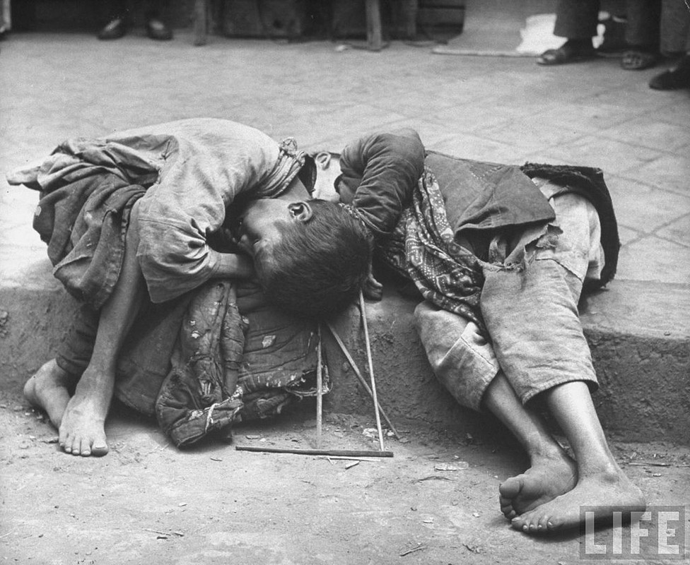 2-Starving-children-in-China