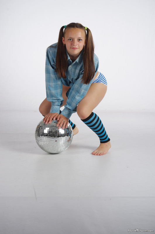 MarvelCharm_Nika-Disco-Ball-001