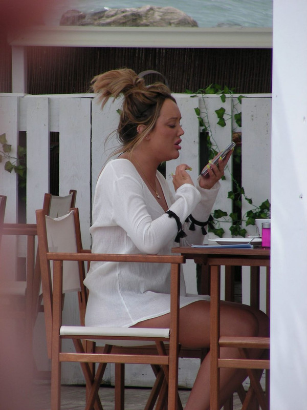 Charlotte-Crosby-Upskirt-Stars-Com-1-1024x683-2