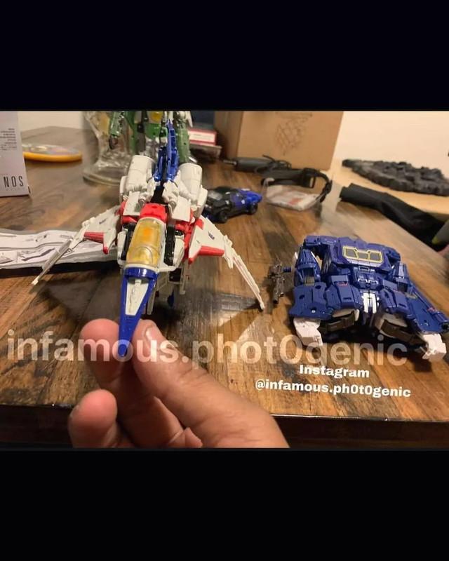 Studio-Series-SS-83-Bumblebee-Movie-Soundwave-03