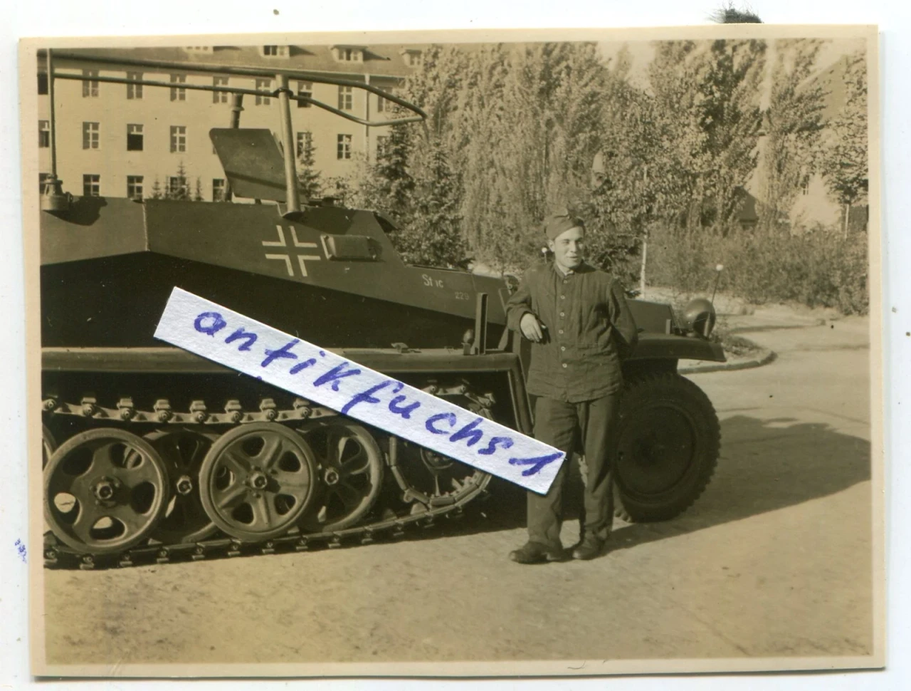 Foto Funk SPW Schützen Panzer vor der Abfahrt zur Invasionsfront 1944