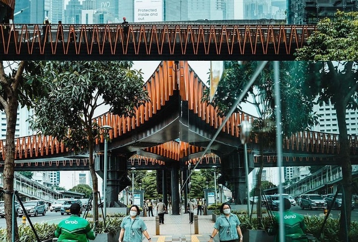 Jembatan Penyeberangan Orang (JPO) Phinisi di Karet Sudirman, Jakarta Pusat.