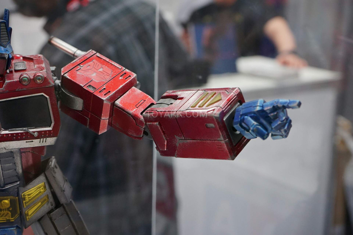 SDCC-2016-3A-Optimus-15