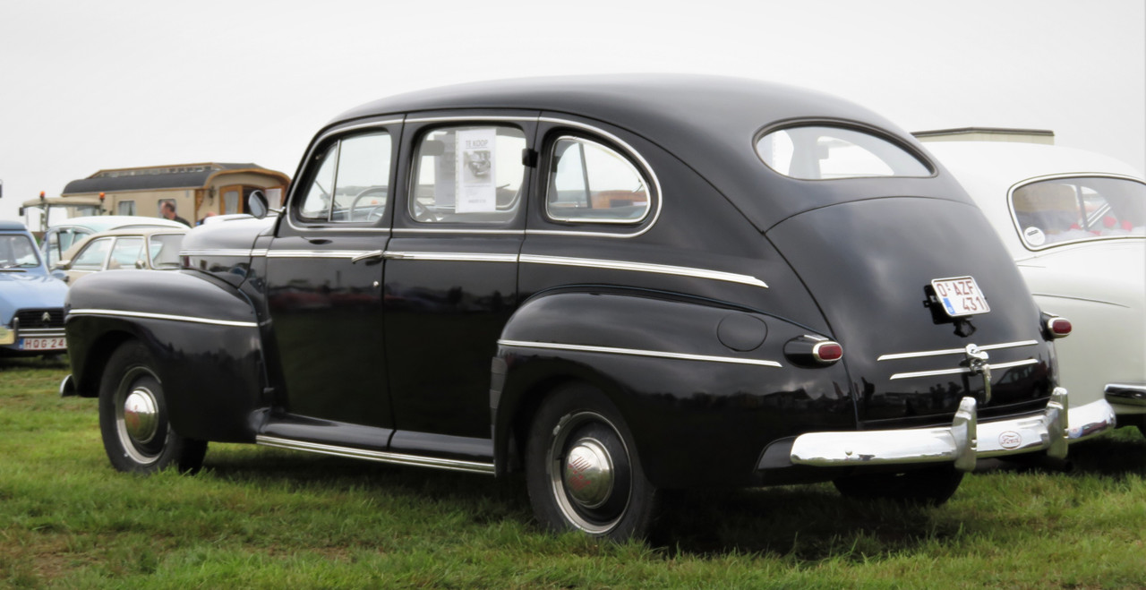 Ford-V8 Super Deluxe Fordor