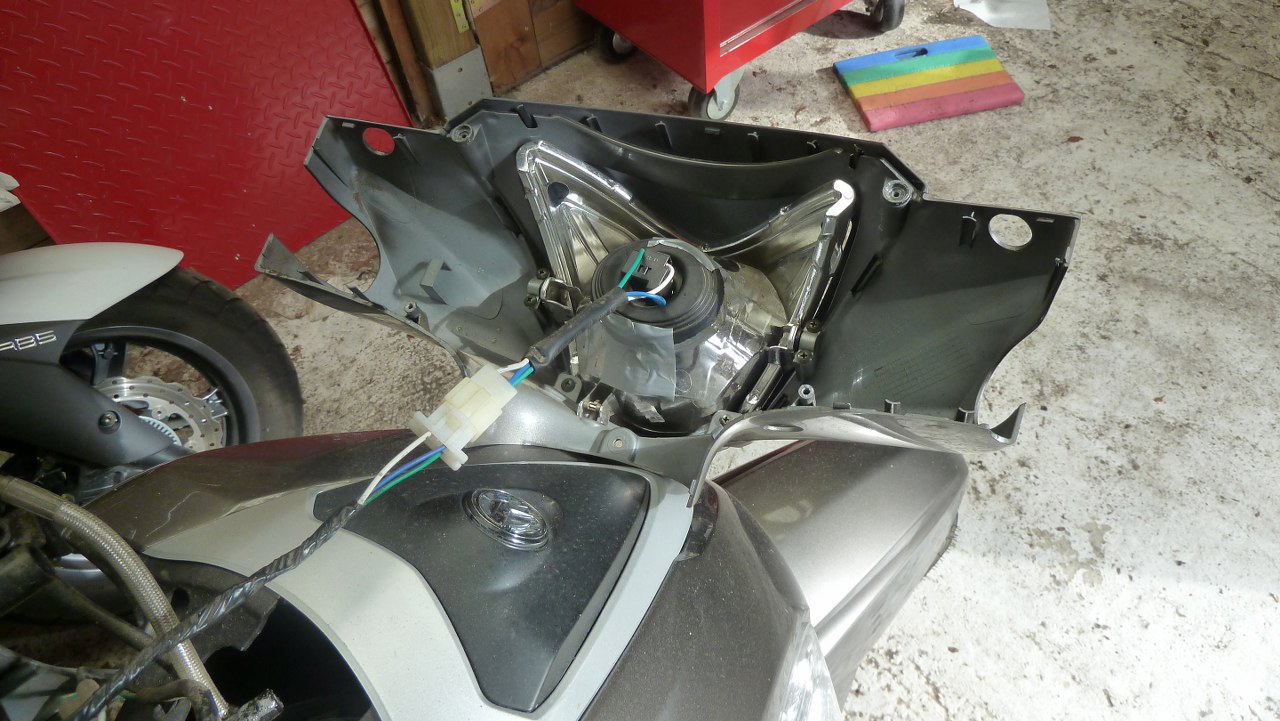 Sym Symphony voorkap verlichting