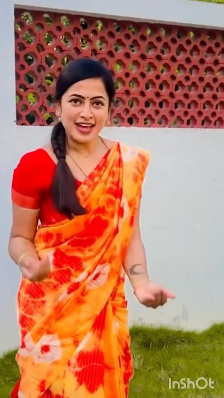 Tamil Serial actress navel slips in orange saree.mp4_snapshot_00.00.549