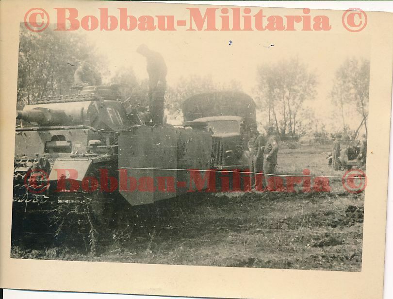 Panzerkampfwagen III Seitenschürzen weiße Turmnummer F 11 Endkam