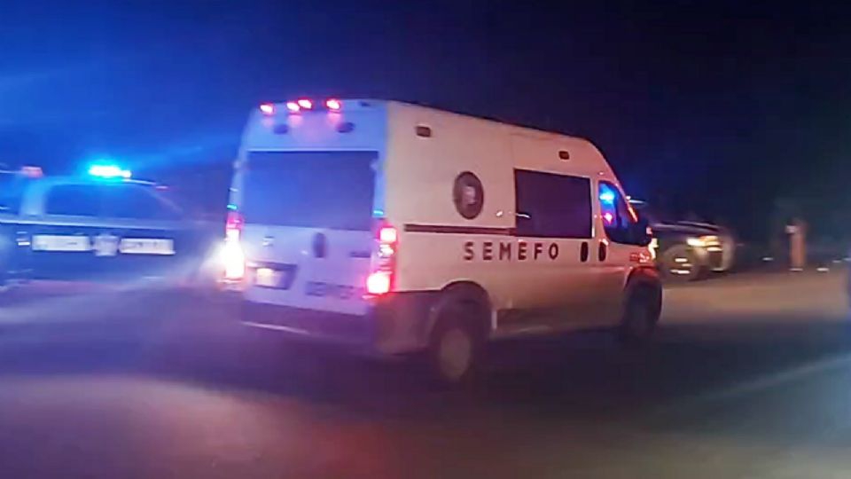 Rafaguean vehículo sedán en Cajeme; hay un joven muerto y una mujer herida de bala