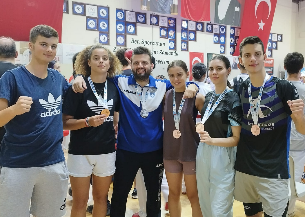 ΚΑΡΑΤΕ: ΜΕ 4 ΔΙΕΘΝΗ ΜΕΤΑΛΛΙΑ ΕΠΕΣΤΡΕΨΑΝ ΣΤΗ ΧΙΟ ΑΠΟ ΤΗΝ ΤΟΥΡΚΙΑ