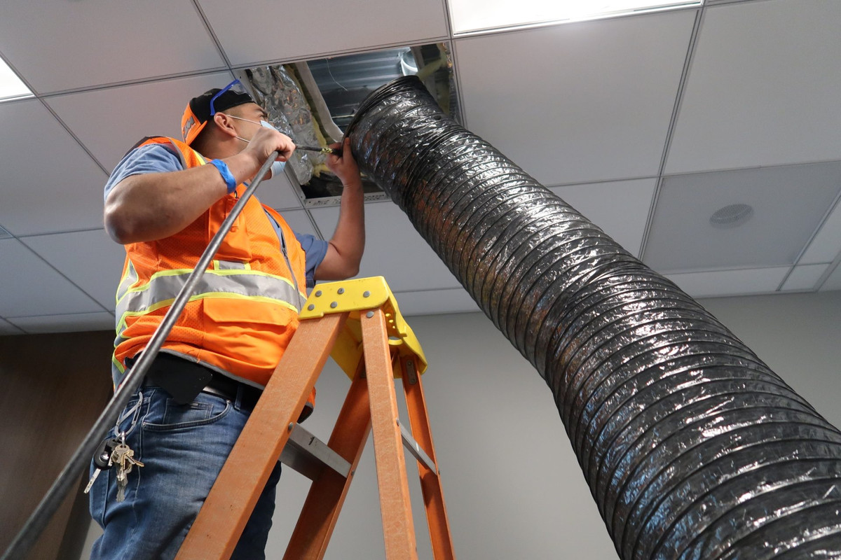 Negative Pressure Air Duct Cleaning in Charleston