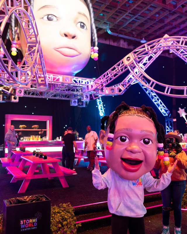 Stan makanan yang berdekorasi unik