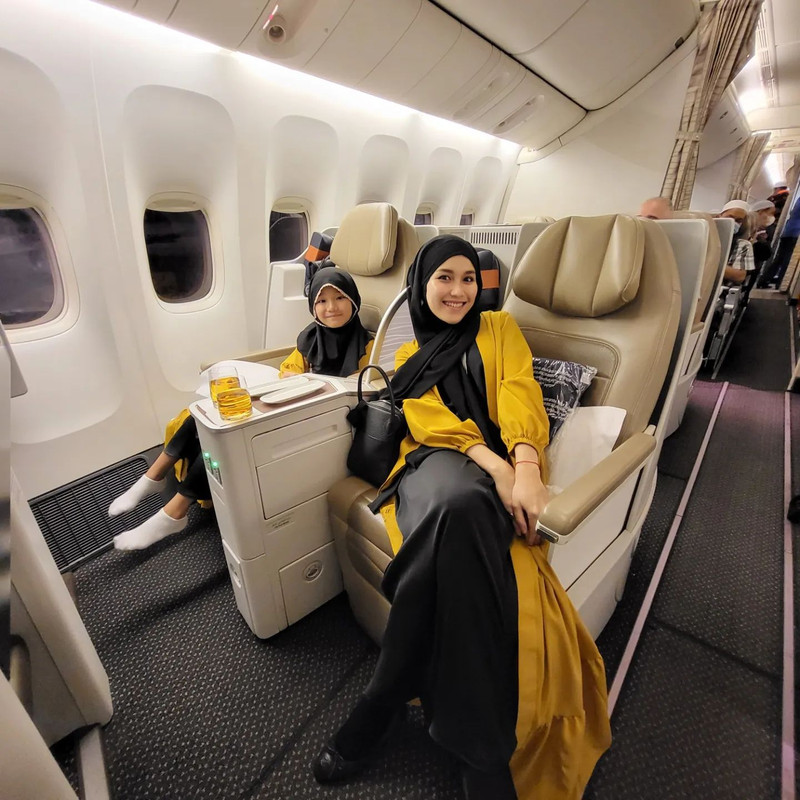 Ayu Ting Ting pilih pesawat first class