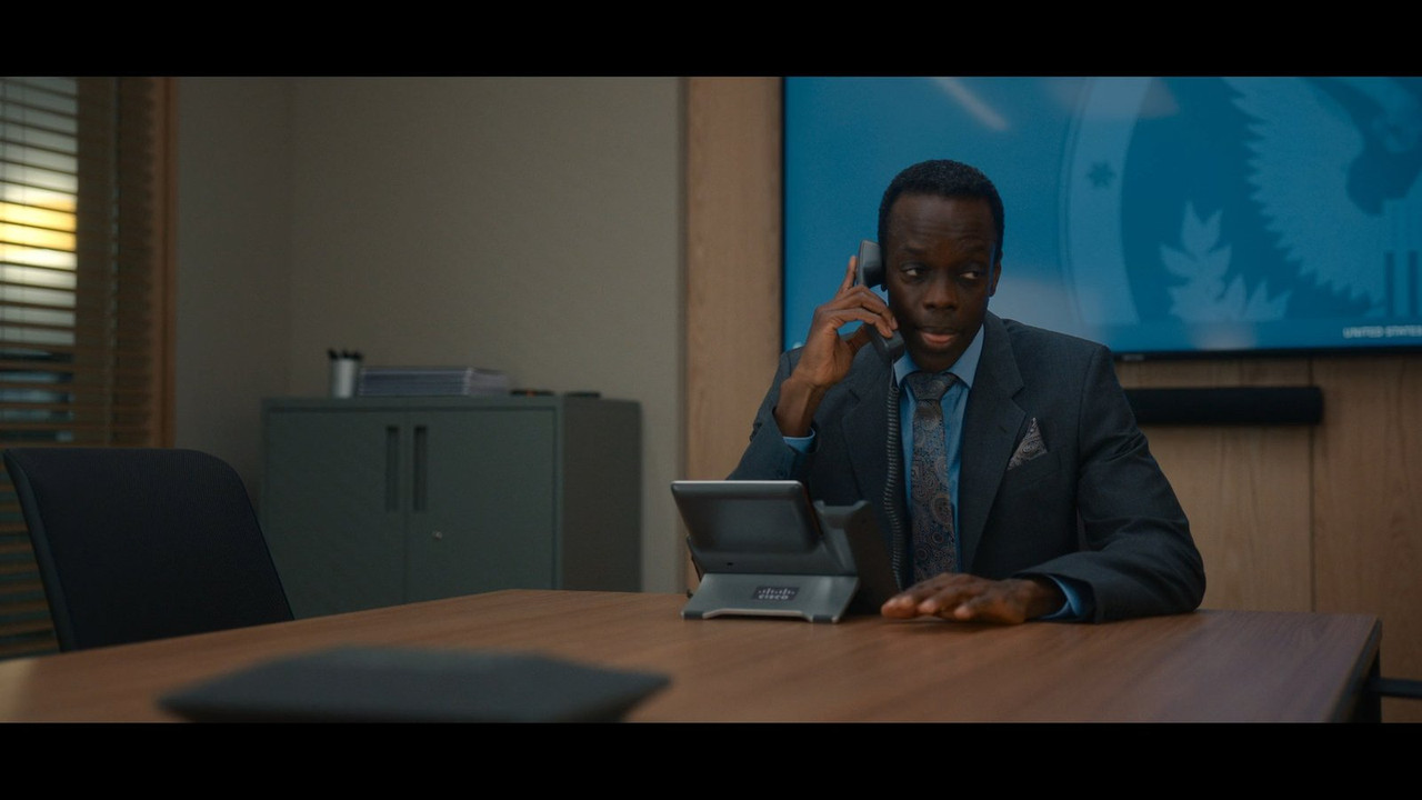 The Diplomat_S01E01_The Cinderella Thing 2023 NF 1080p WEB DDP x264-LKvi.mkv_snapshot_34.50.088