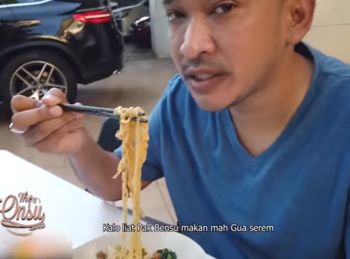 Potret cara makan Ruben Onsu disebut serem oleh adik Sarwendah