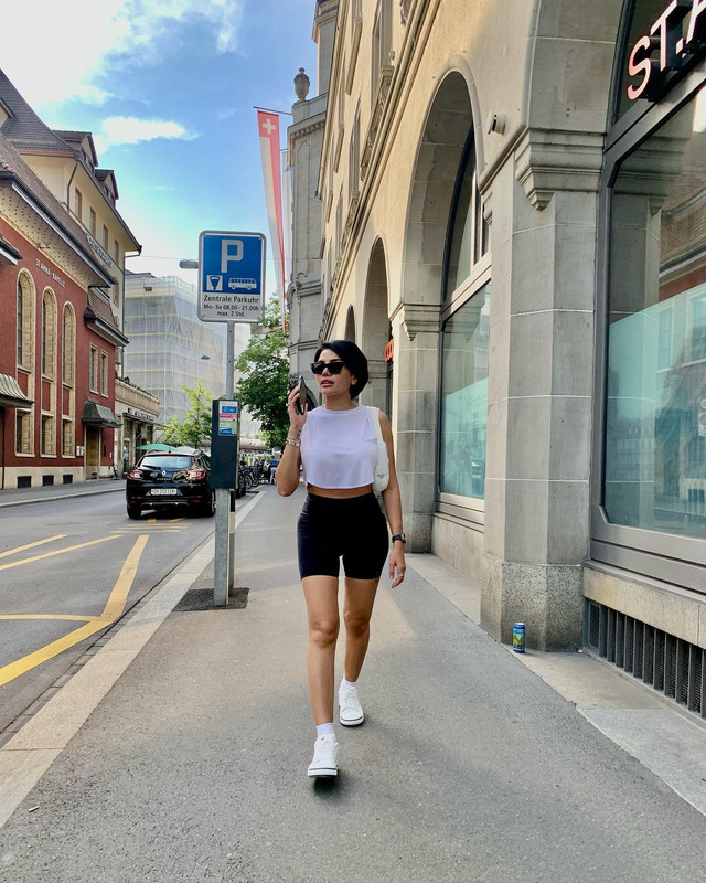 Gaya Crop Top Nikita Mirzani