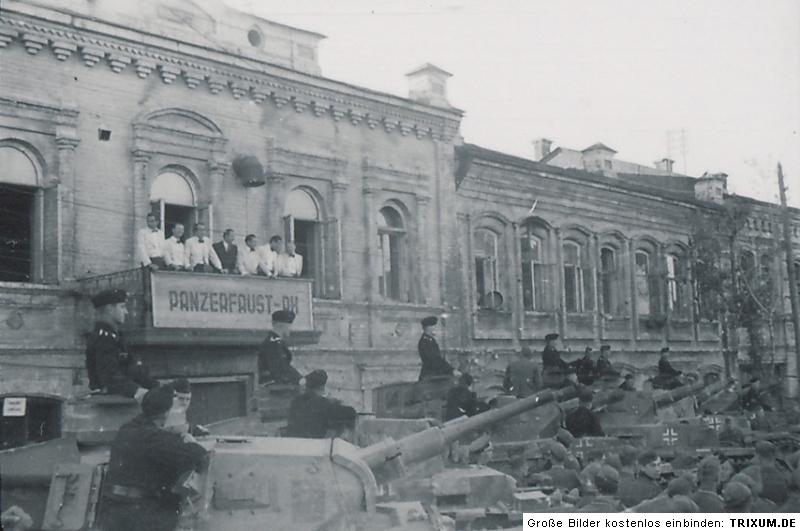 Pz-Kpfw-III-Ausf-x-5-xxx-006 на площади