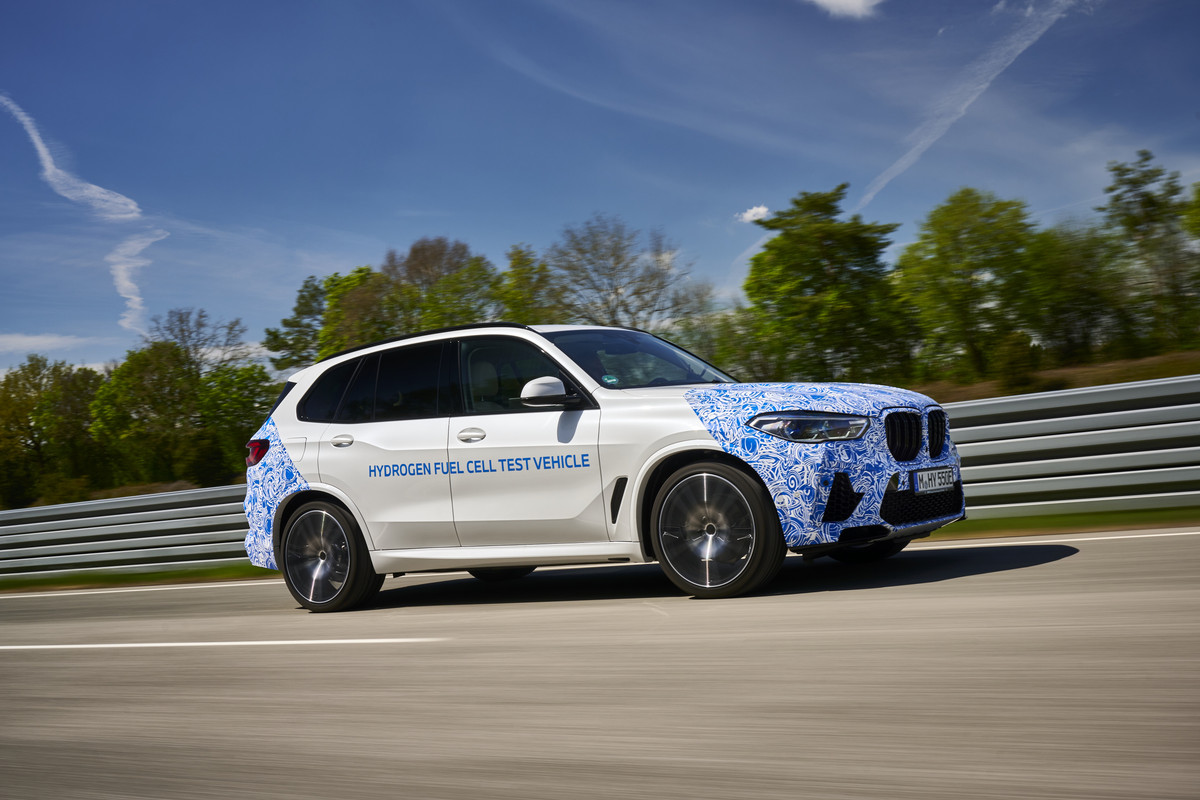 P90424564_highRes_road-testing-bmw-i-h