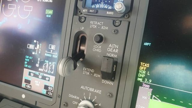 Modulo Gear lever e Autobrake B 787 Gear-lever-scaled-e1596151936661