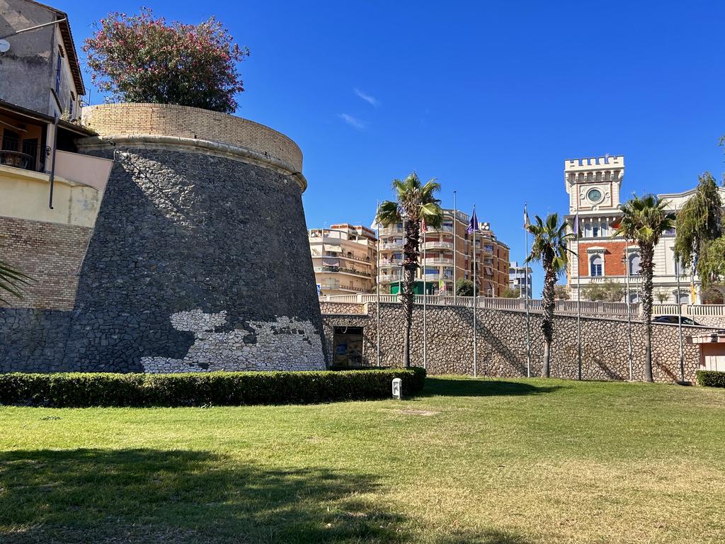 Жаркий сентябрь на побережье Тирренского моря. Жаркий сентябрь на побережье Тирренского моря.