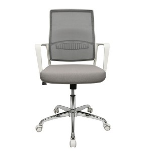 Silla semi-ejecutiva de oficina con asiento y respaldo de nylon gris, brazos fijos y base con ruedas.