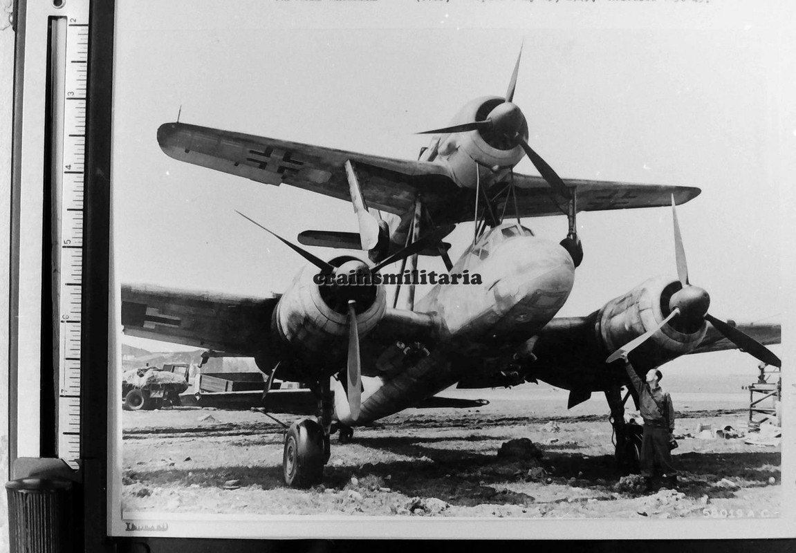 REPRO Negativ Foto Mistel Flugzeug Focke-Wulf Fw 190 Junkers am Flugplatz 1945 (1)