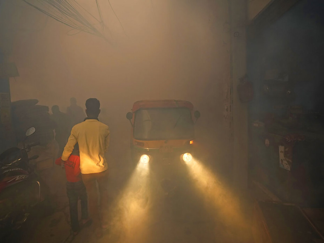 Nueva Delhi amanece con densa neblina tóxica tras fiesta de Diwali