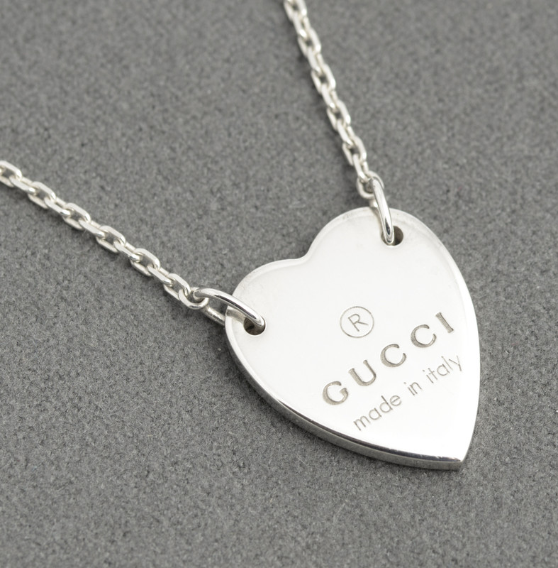 C2922 Silver Gucci Necklace (1 of 5)