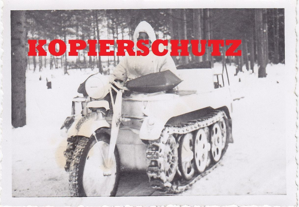 Kettenkrad Typ HK 101 in weißer Wintertarnung We