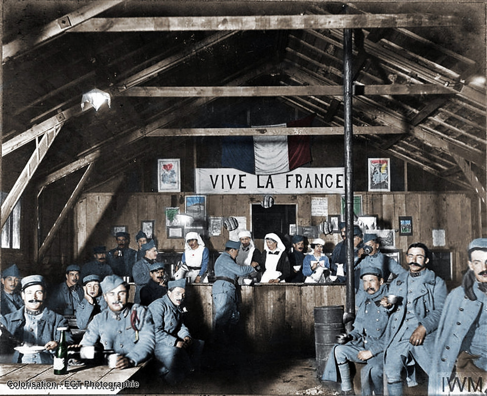 Photos colorises WWI - Page 10 Cantine-Sommessous-Marne-tenue-par-des-b-n-voles-anglaises