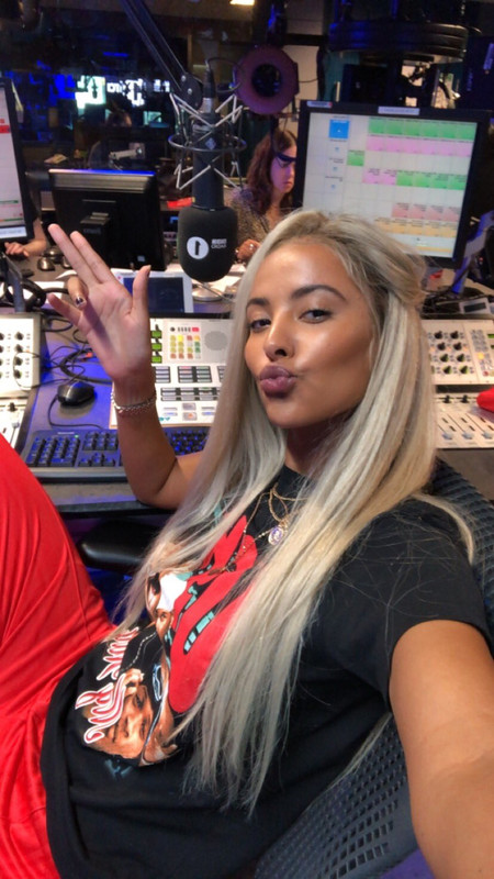 [Image: Dinkduz-Xk-AEzocl.jpg]