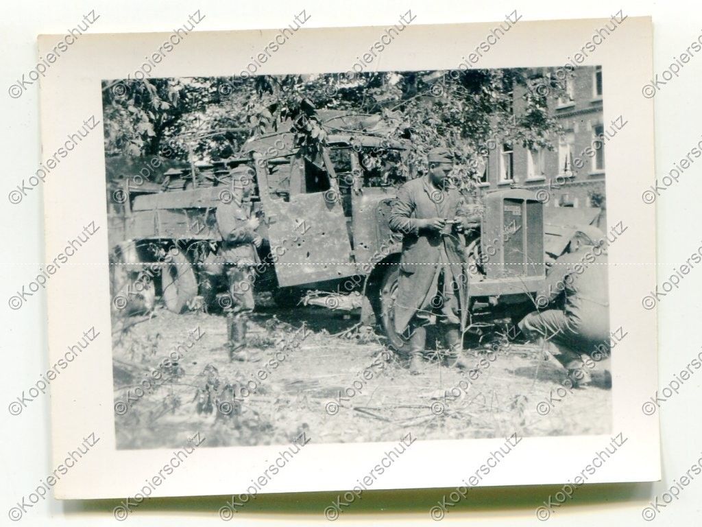 Foto, Wehrmacht, zerschossener LKW Büssing-NAG, 