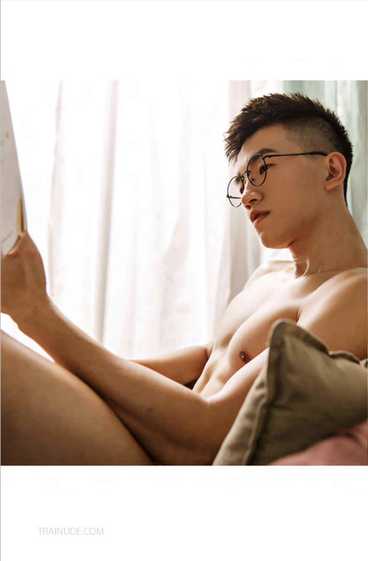 OGC Photography 12 - Chàng kính cận đẹp trai