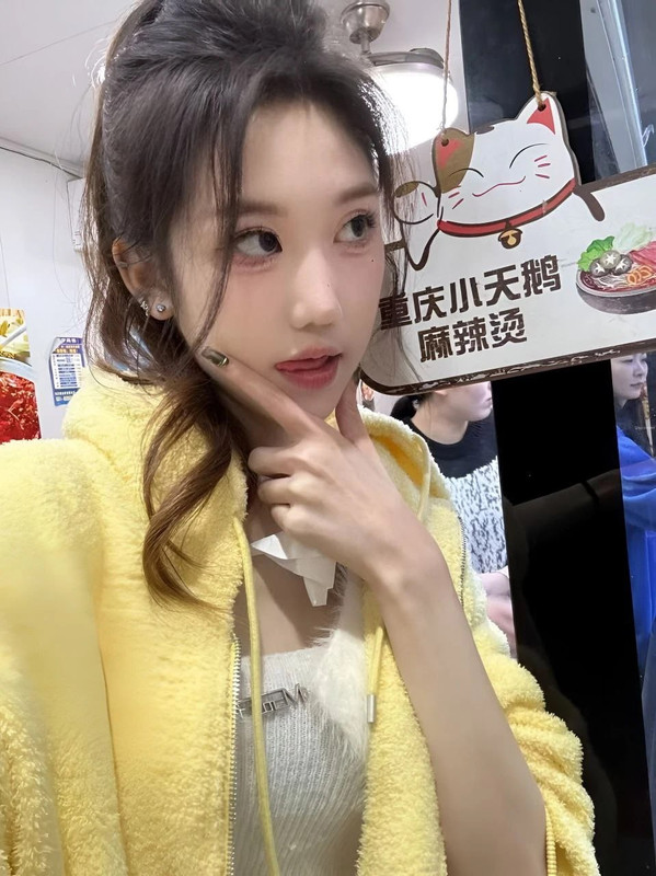 X2重庆大学超高颜值学妹【徐紫茵】平时看着生人勿进的样子，私下和男友视频曝光，竟然如此反差 口爆吞精！ (3)