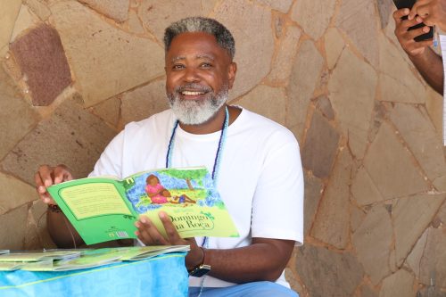 Vall-Santos-segura-o-livro-por-Paulo-Azevedo-scaled-e1767647667289