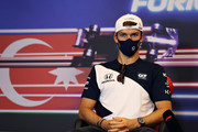 [Imagen: pierre-gasly-alphatauri-at-pre-1-3.jpg]