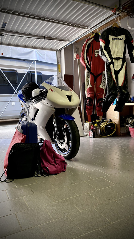 3AB2A1B6-6134-4DE0-B904-330FE222126F