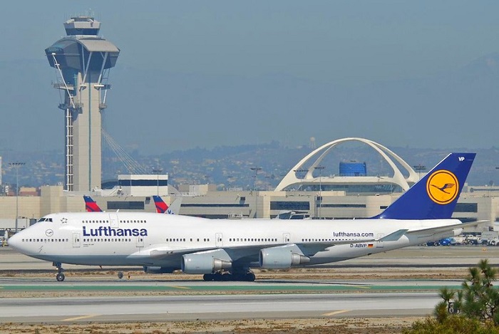 Ilustrasi maskapai Lufthansa tengah berada di Bandara Bremen, Jerman.