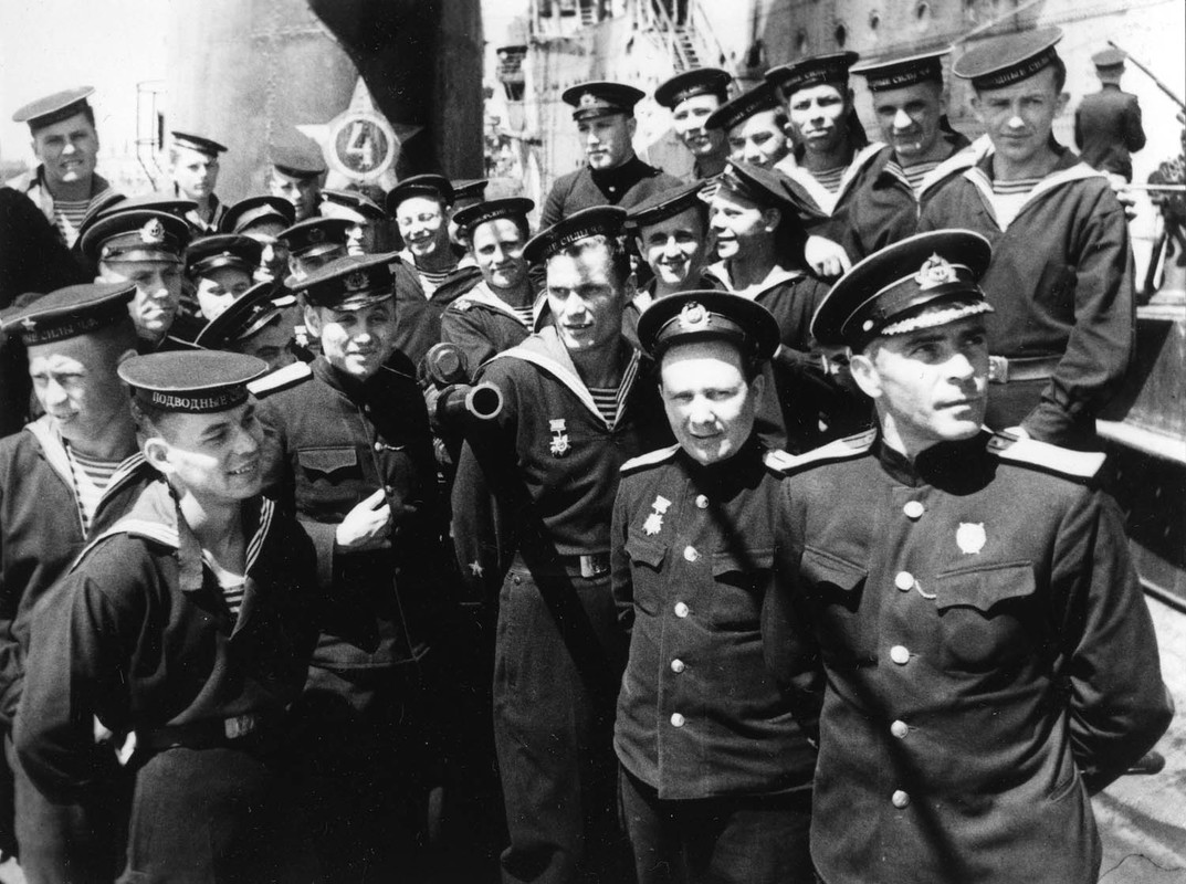 Щ-216-kap.3-g.e.-karbovskij-s-ekipazhem-i-sch-215-10-11.8.43g.