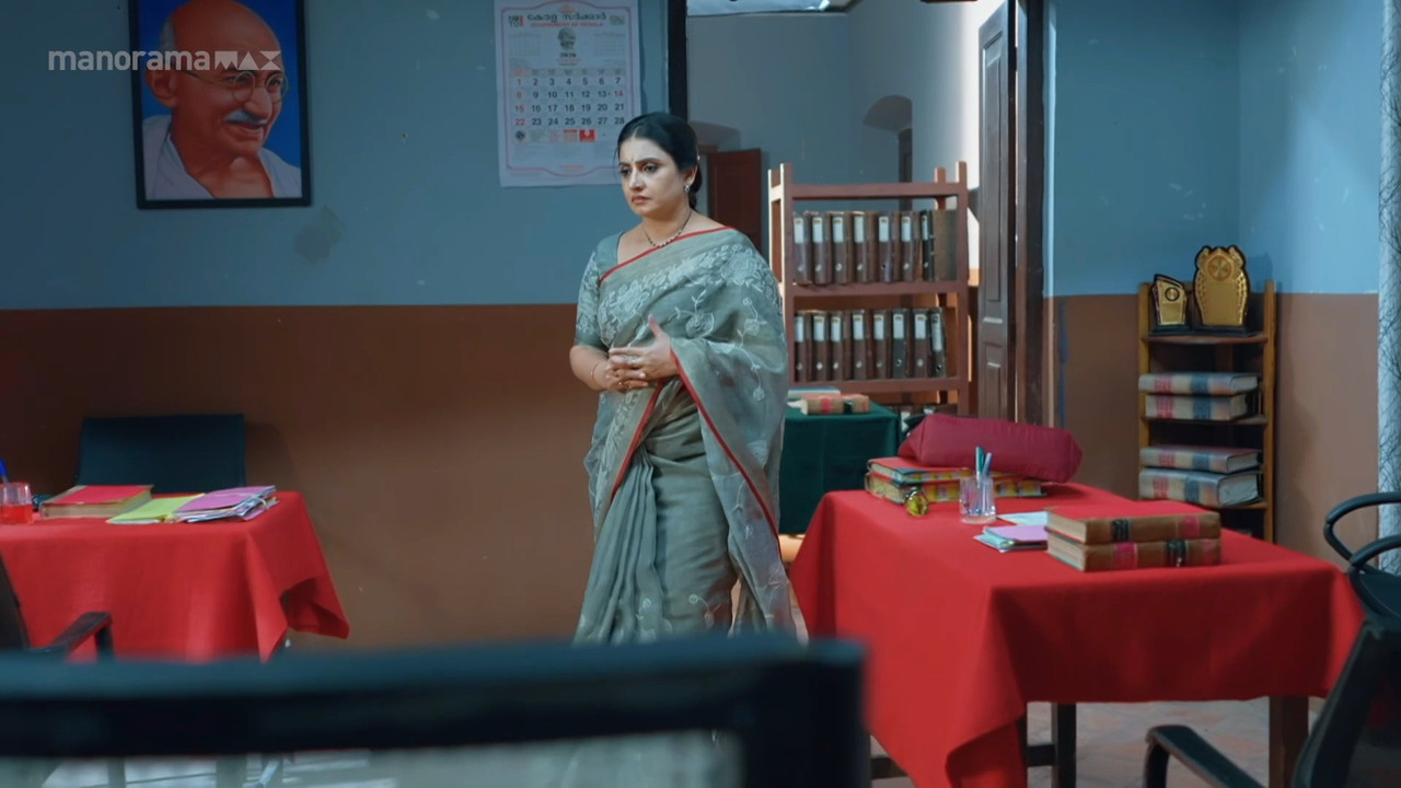 [Image: Sujitha-sexy-navel-through-transparent-s...13-432.jpg]