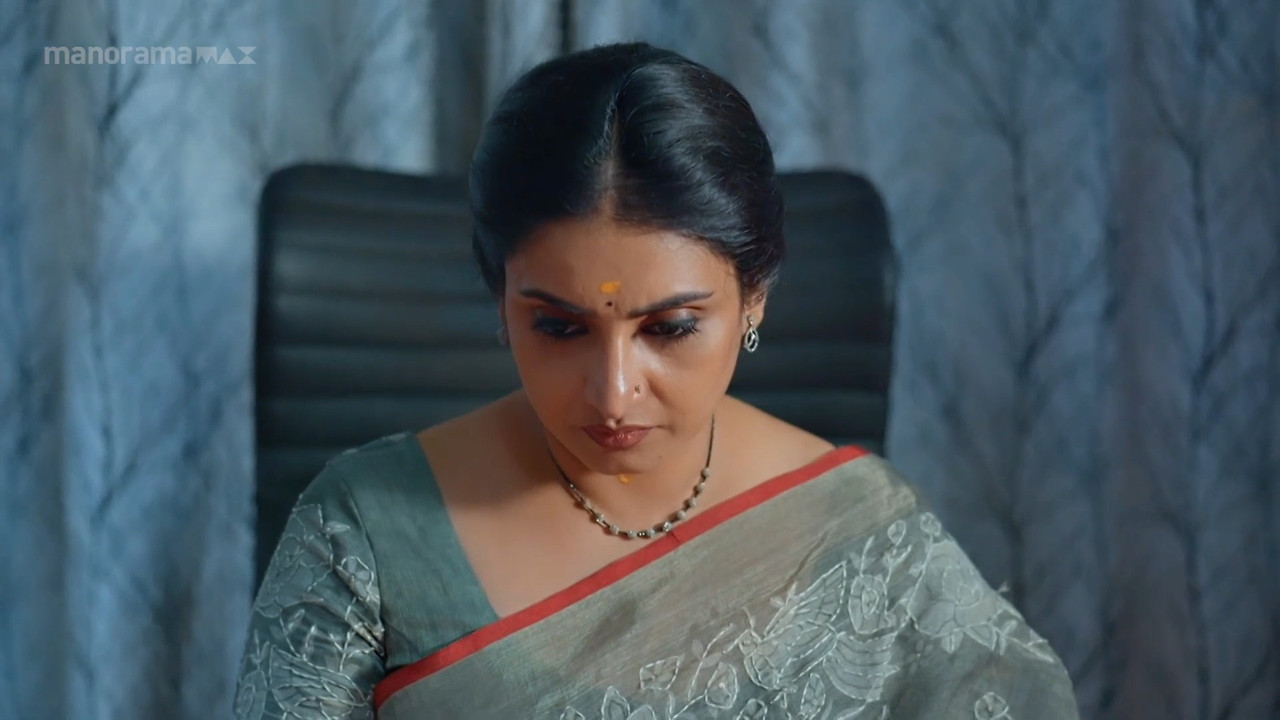 Viral Gallery: Sujitha Sexy Navel in Elegant See Through Transparent Saree Photos